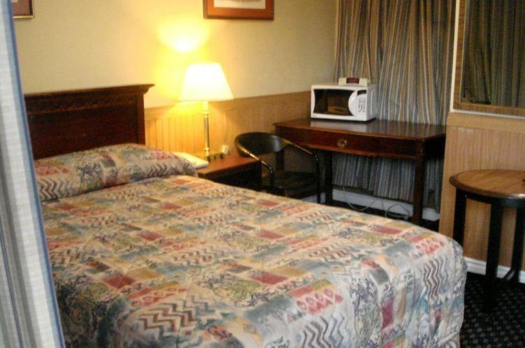 Wayfare Motel Guelph Room photo